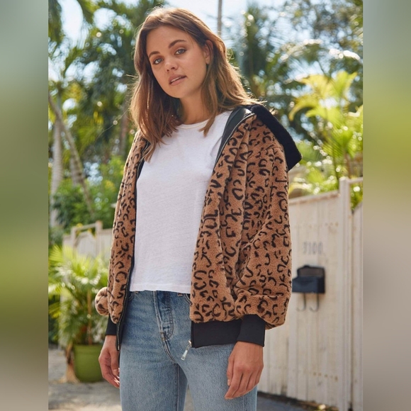 Ava/kris Mia - Picture 1 of 7